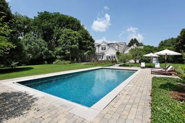 Factors that influence the cost of a cocktail pool