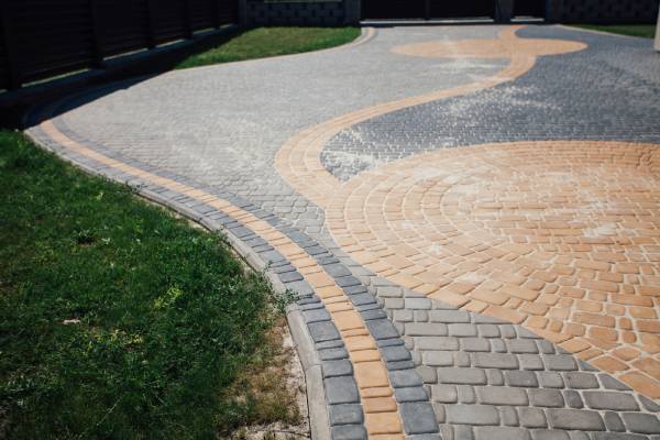 Additional aspects affecting the cost of extending a driveway Additional factors influencing the cost to expand a driveway